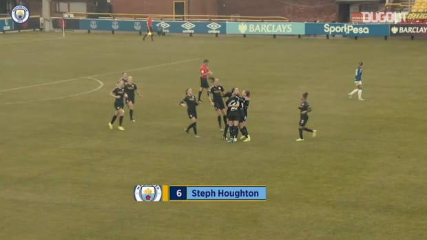 Steph Houghton’s free-kick sinks Everton